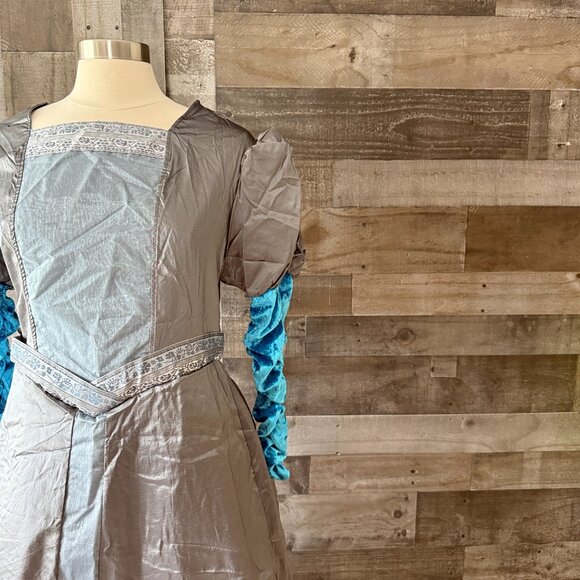 JAC Costumes Reyna Isabella costume large midevil queen Halloween party cosplay - Picture 3 of 13